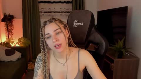 Snapshot of elliecutes chatting on February 2025 06:42:01 AM elliecutes online show from February 2025 06:42:01 AM