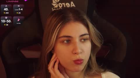 Snapshot of elliecutes chatting on February 2025 12:06:02 PM elliecutes online show from February 2025 12:06:02 PM