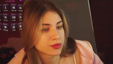 Snapshot of elliecutes chatting on February 2025 02:25:01 AM elliecutes online show from February 2025 02:25:01 AM