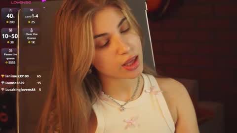 Snapshot of elliecutes chatting on March 2025 08:27:01 AM elliecutes online show from March 2025 08:27:01 AM