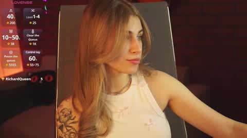 Snapshot of elliecutes chatting on March 2025 08:35:01 AM elliecutes online show from March 2025 08:35:01 AM