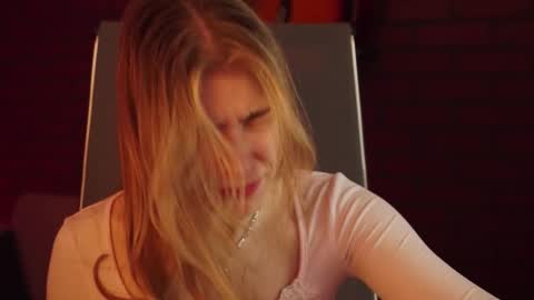 Snapshot of elliecutes chatting on March 2025 05:22:02 AM elliecutes online show from March 2025 05:22:02 AM