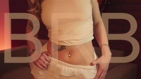 Snapshot of elliecutes chatting on October 2025 05:07:02 AM elliecutes online show from October 2025 05:07:02 AM