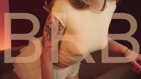 Snapshot of elliecutes chatting on October 2025 08:04:02 AM elliecutes online show from October 2025 08:04:02 AM