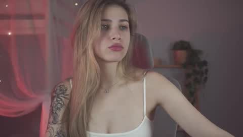 Snapshot of elliecutes chatting on November 2025 08:57:02 AM elliecutes online show from November 2025 08:57:02 AM