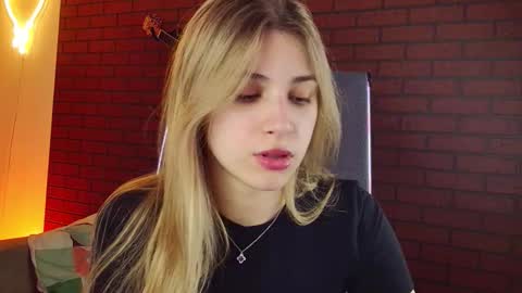 Snapshot of elliecutes chatting on November 2025 08:39:02 AM elliecutes online show from November 2025 08:39:02 AM