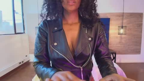 Snapshot of elliee_alves chatting on April 2026 05:57:01 PM elliee_alves online show from April 2026 05:57:01 PM