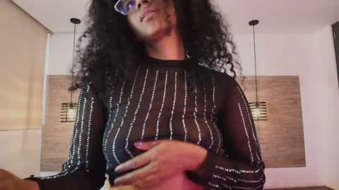 Snapshot of elliee_alves chatting on April 2026 05:02:01 PM elliee_alves online show from April 2026 05:02:01 PM