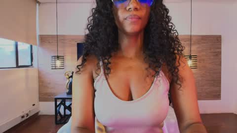 Snapshot of elliee_alves chatting on April 2026 06:46:02 PM elliee_alves online show from April 2026 06:46:02 PM