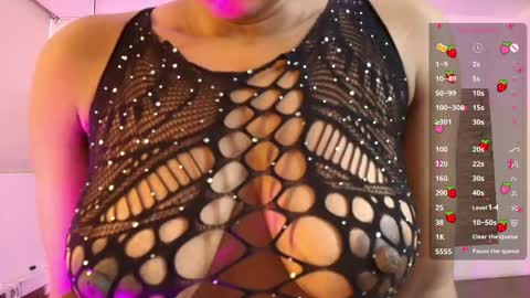 Snapshot of elliee_alves chatting on April 2026 05:36:01 PM elliee_alves online show from April 2026 05:36:01 PM