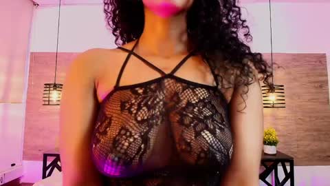 Snapshot of elliee_alves chatting on April 2026 05:11:01 PM elliee_alves online show from April 2026 05:11:01 PM