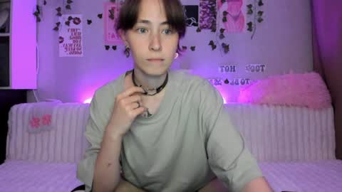 Snapshot of elliefromthemoon chatting on July 2026 07:08:02 PM Ellie online show from July 2026 07:08:02 PM