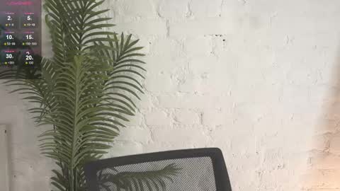 Snapshot of elliefrost chatting on February 2025 04:07:01 AM elliefrost online show from February 2025 04:07:01 AM