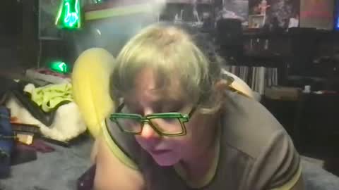 Ellie Louise online show from October 2025 09:43:02 PM