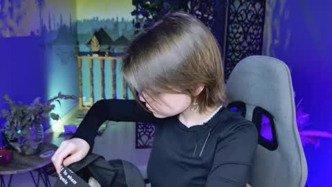 elliemurler online show from October 2025 01:00:02 PM