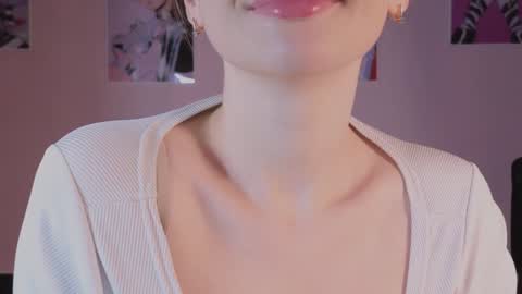 Snapshot of elliephant_ chatting on December 2024 06:39:02 PM just Emily online show from December 2024 06:39:02 PM