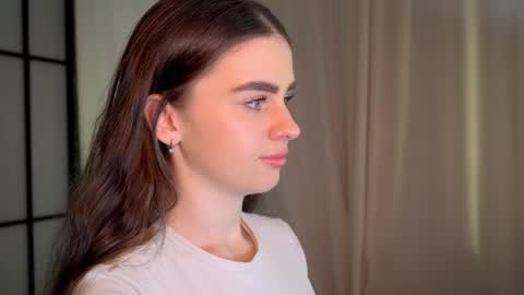 Snapshot of elliephant_ chatting on December 2024 12:59:02 PM just Emily online show from December 2024 12:59:02 PM