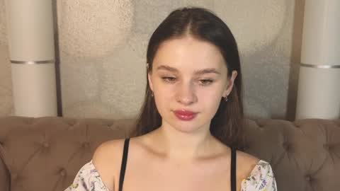 Snapshot of elliephant_ chatting on January 2025 12:26:02 PM just Emily online show from January 2025 12:26:02 PM