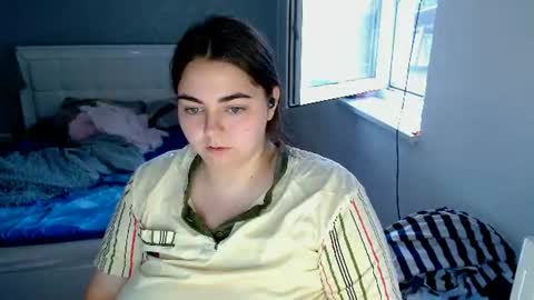 Snapshot of ellies_8 chatting on July 2026 03:21:01 AM Ellie online show from July 2026 03:21:01 AM