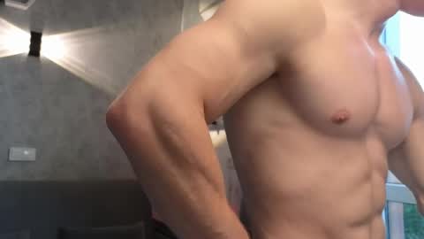 elliot_muscle04 online show from May 2026 02:48:01 PM