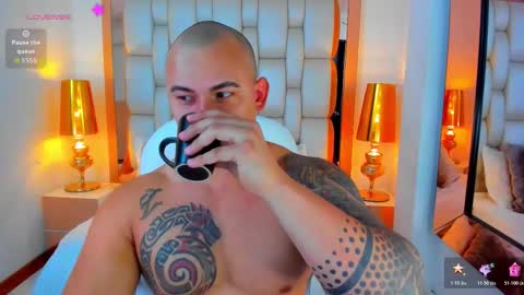 E L L I O T    V E L E Z online show from November 2025 12:22:01 PM