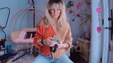 Snapshot of ells_palace chatting on January 2025 06:13:01 PM Ella Bella Bo Bella online show from January 2025 06:13:01 PM