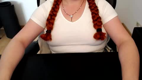 Snapshot of elly_petite chatting on July 2026 11:50:01 AM Elly online show from July 2026 11:50:01 AM