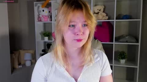 Snapshot of ellya_castro chatting on September 2025 12:10:01 AM ellya_castro online show from September 2025 12:10:01 AM