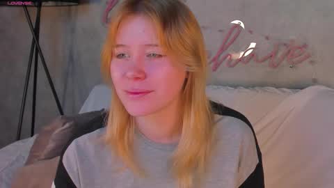 Snapshot of ellya_castro chatting on September 2025 12:12:01 AM ellya_castro online show from September 2025 12:12:01 AM