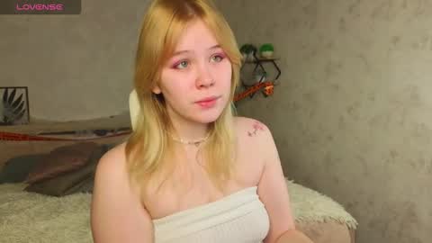 Snapshot of ellya_castro chatting on October 2025 12:33:02 AM ellya_castro online show from October 2025 12:33:02 AM