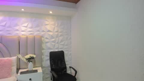Ellye online show from July 2026 11:24:02 AM