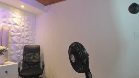 Ellye online show from July 2026 12:22:01 PM