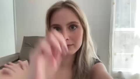 Snapshot of ellykeyofficial chatting on April 2026 03:53:01 PM ellykeyofficial online show from April 2026 03:53:01 PM