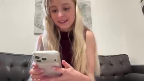 Snapshot of ellykeyofficial chatting on May 2026 11:09:01 PM ellykeyofficial online show from May 2026 11:09:01 PM