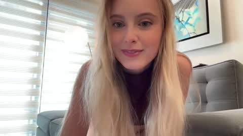 Snapshot of ellykeyofficial chatting on May 2026 08:04:02 PM ellykeyofficial online show from May 2026 08:04:02 PM