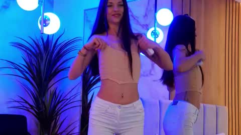 Elly online show from March 2026 08:37:01 PM