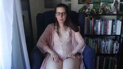 Elly Naomi online show from January 2025 07:26:01 PM