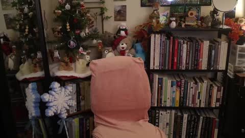 Elly Naomi online show from December 2025 11:12:01 PM