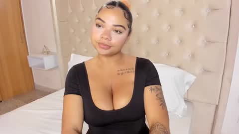 Snapshot of eloisa_cleavage_ chatting on February 2025 11:14:02 AM Maya online show from February 2025 11:14:02 AM