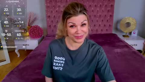 Snapshot of eloise_by chatting on July 2026 08:17:01 AM eloise_by online show from July 2026 08:17:01 AM
