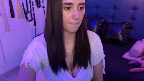 Snapshot of elowen_halley1 chatting on October 2025 07:23:02 PM elowen_halley1 online show from October 2025 07:23:02 PM