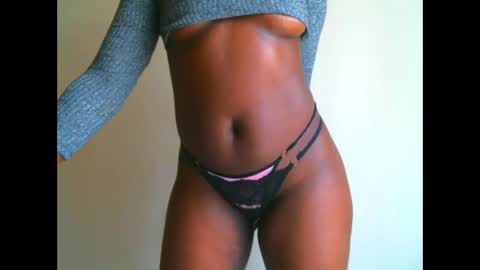 Snapshot of elphaba01 chatting on November 2025 07:21:02 AM Elphaba online show from November 2025 07:21:02 AM