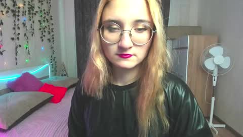 Snapshot of elsa_hot_here chatting on December 2024 08:30:02 AM Elsa  online show from December 2024 08:30:02 AM