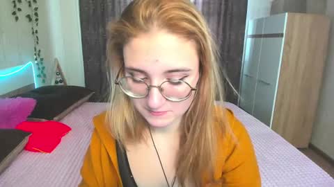 Snapshot of elsa_hot_here chatting on December 2024 07:03:02 AM Elsa  online show from December 2024 07:03:02 AM