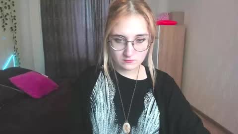 Snapshot of elsa_hot_here chatting on January 2025 03:23:02 AM Elsa  online show from January 2025 03:23:02 AM
