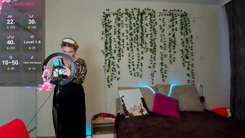 Snapshot of elsa_hot_here chatting on March 2025 02:01:02 AM Elsa  online show from March 2025 02:01:02 AM