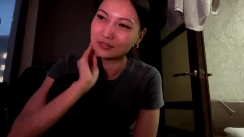 Mia online show from April 2026 02:12:01 PM