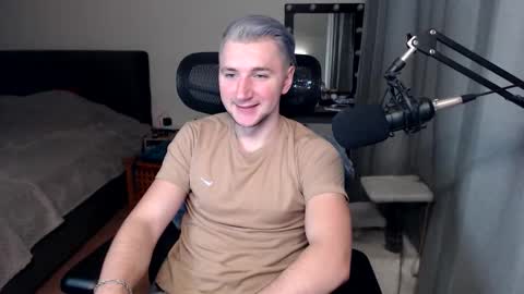 Elvin Vaenight online show from November 2025 10:52:01 PM