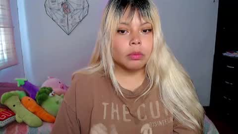 Snapshot of elymoon chatting on September 2025 09:47:02 PM Ely online show from September 2025 09:47:02 PM