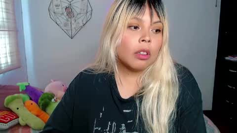 Snapshot of elymoon chatting on September 2025 09:27:01 PM Ely online show from September 2025 09:27:01 PM